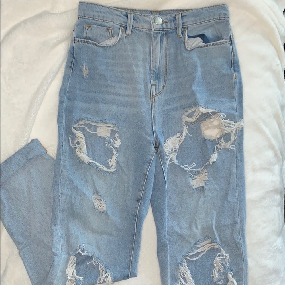 BDG URBAN OUTFITTERS ripped mom jeans